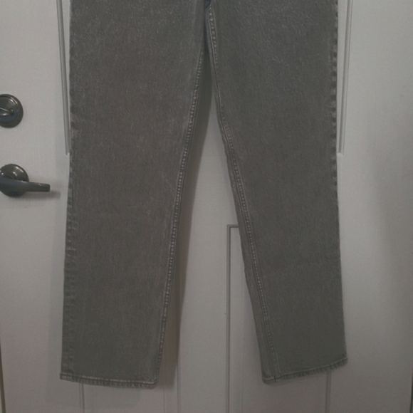 Abercrombie & Fitch - Picture 2 of 9